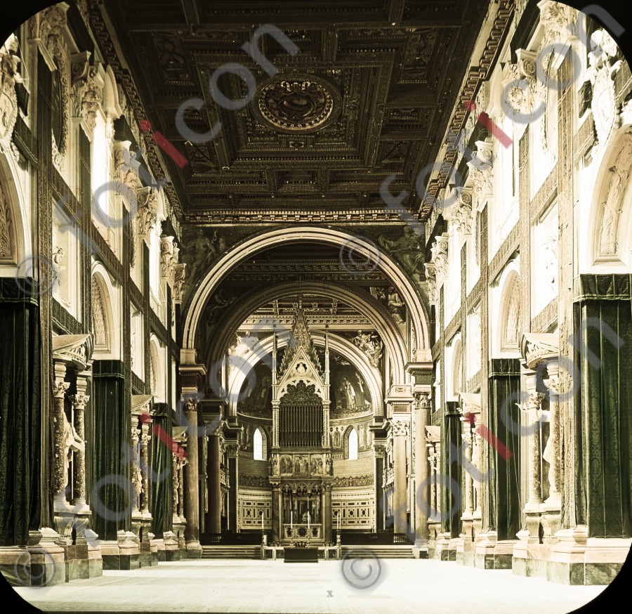 Das Innere der Laterankirche | The interior of the Lateran (foticon-simon-037-043.jpg)